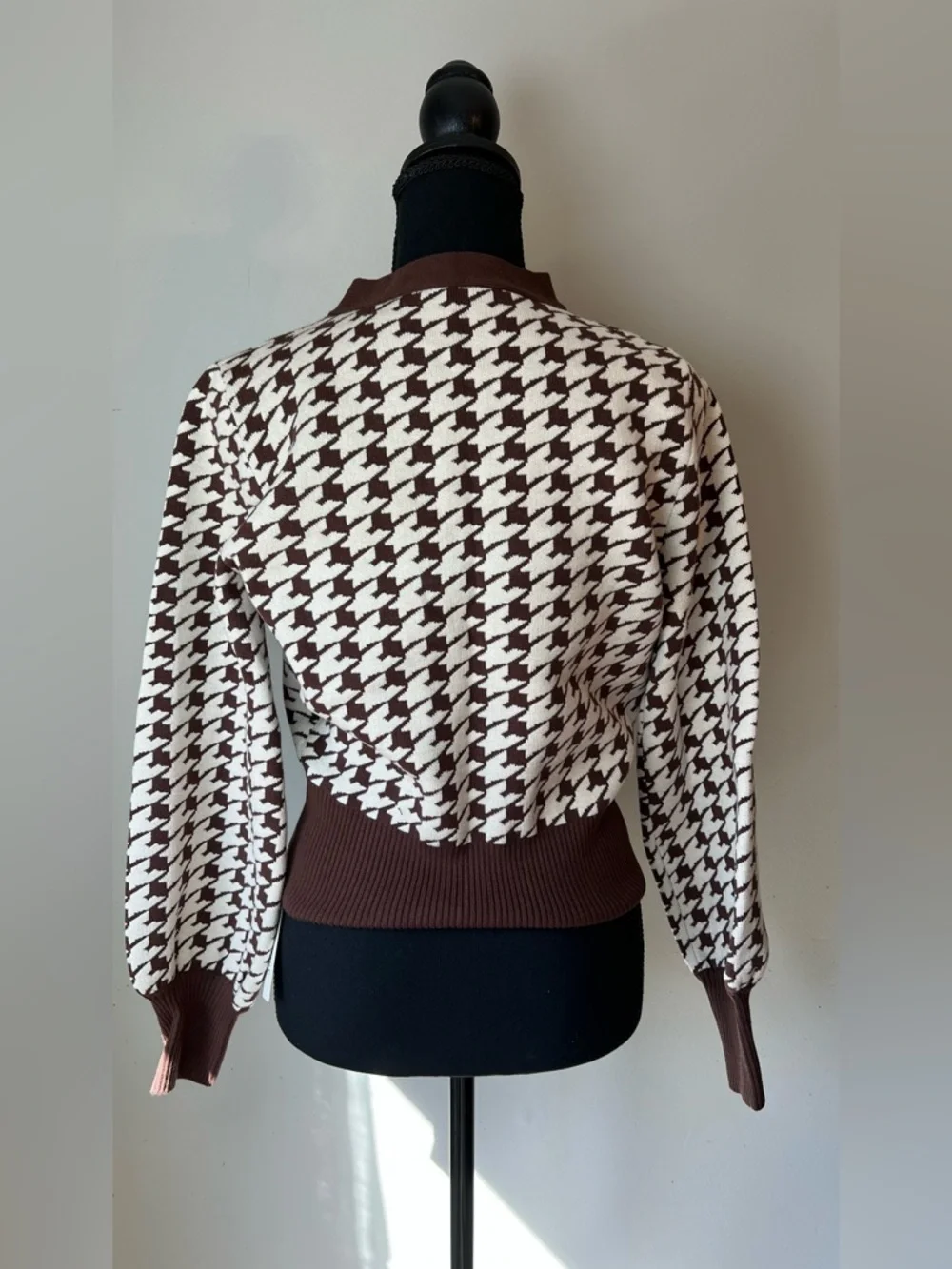 Commense Brown & Cream Houndstooth puff sleeve cropped knit Cardigan - Picture 6 of 9